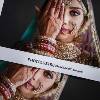 Canson® Infinity Photo Lustre Premium RC est constitué d’une base sans acide en fibres alpha-celluloses enduite d’une couche de polyéthylène puis d’une couche microporeuse. La finition Lustre confère à vos tirages un effet unique qui répond aux exigences du marché. Ce papier photographique a été développé pour satisfaire aux exigences les plus strictes en terme de conservation et de durabilité des tirages. Ce support est le choix incontournable pour le tirage photo noir & blanc et couleur haut de gamme.